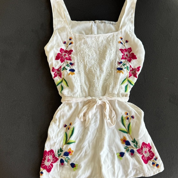 Guess White and Floral Romper - Small/ 4 - Picture 4 of 7